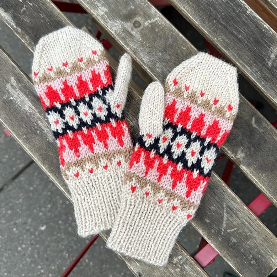 kit_celeste_mittens_2.webp