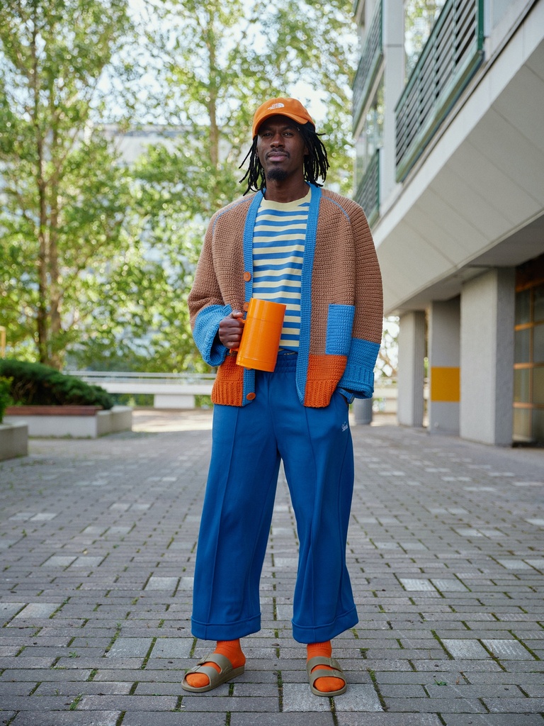 Molla Mills Hook out ! - Laine Publishing