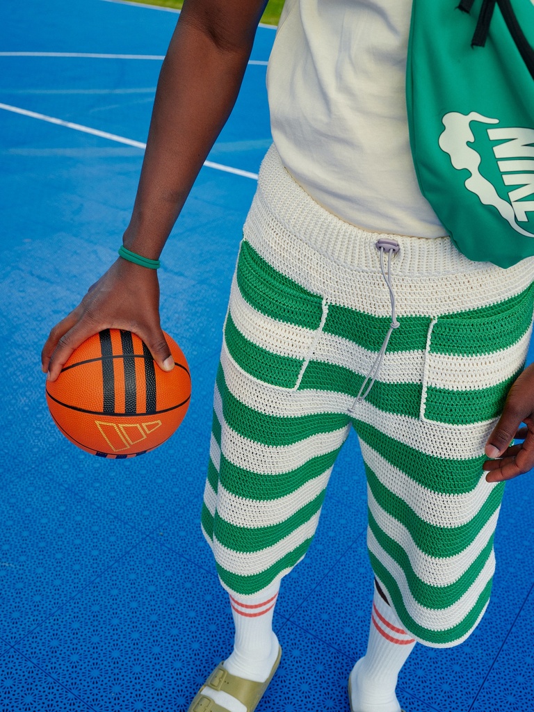 Molla Mills Hook out ! - Laine Publishing