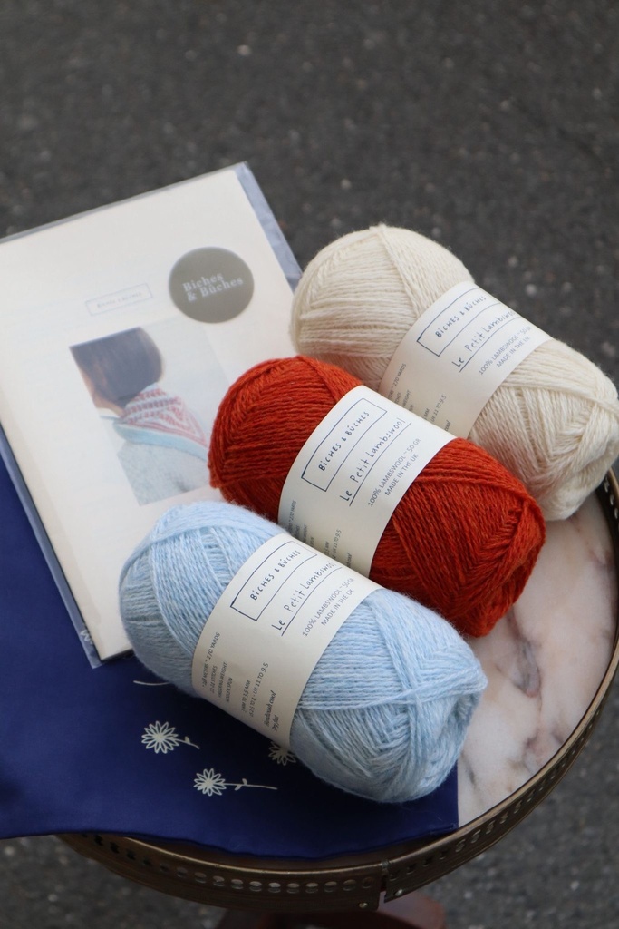 Kit Isla Shawl (Ecru/Rouge orange/Bleu très clair)