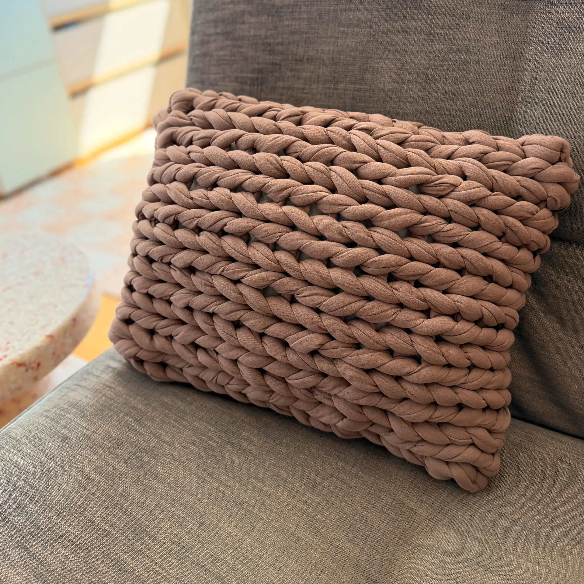 Atelier Maxi fil, un coussin fait main!